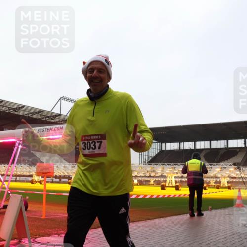 07.12.2025 - St. Pauli X-Mass-Run No. 15 Luisa Fischer http://msf.ph/oto/9382216 07.12.2025 11:21:48 Ziel 15, 3037, 854, 2376, 98, 105, 111, 232, 241, 1549, 1902, 1907, 1939, 2033, 2197, 2375, 2376, 2473, 2474, 2579, 2854, 2867, 3073, 3135, 3159, 3220, 3283 meine-sportfotos.de