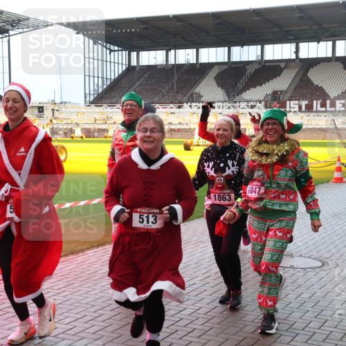 07.12.2025 - St. Pauli X-Mass-Run No. 15 Luisa Fischer http://msf.ph/oto/9382229 07.12.2025 10:48:24 Ziel 5, 5, 513, 00, 1863, 1847, 472, 78, 282, 472, 513, 553, 876, 1195, 1555, 2028, 2146, 2147, 2339, 2490, 2501, 2566, 2608, 2611, 2690, 3018, 3104, 3105, 3598, 4072, 4229, 4615, 4618, 4863 meine-sportfotos.de