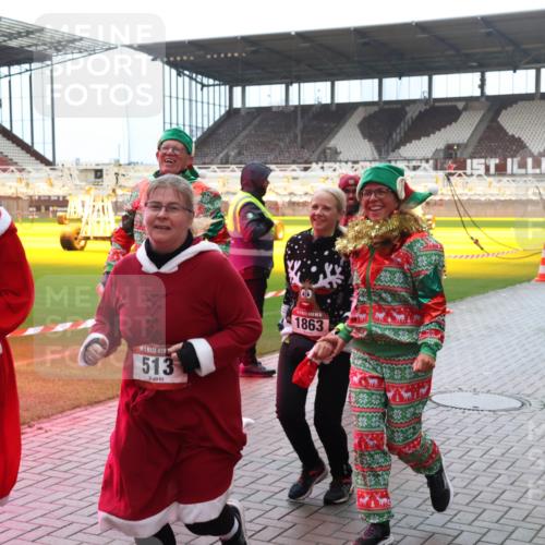 07.12.2025 - St. Pauli X-Mass-Run No. 15 Luisa Fischer http://msf.ph/oto/9382231 07.12.2025 10:48:24 Ziel 513, 00, 1863, 472, 78, 282, 472, 513, 553, 876, 1195, 1555, 2028, 2146, 2147, 2339, 2490, 2501, 2566, 2608, 2611, 2690, 3018, 3104, 3105, 3598, 4072, 4229, 4615, 4618, 4863 meine-sportfotos.de