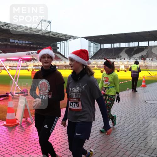 07.12.2025 - St. Pauli X-Mass-Run No. 15 Luisa Fischer http://msf.ph/oto/9382232 07.12.2025 11:21:53 Ziel 15, 2376, 15, 2375, 354, 3135, 98, 105, 111, 232, 241, 1549, 1902, 1907, 1939, 2033, 2197, 2375, 2376, 2473, 2474, 2579, 2854, 2867, 3073, 3135, 3159, 3220, 3283 meine-sportfotos.de