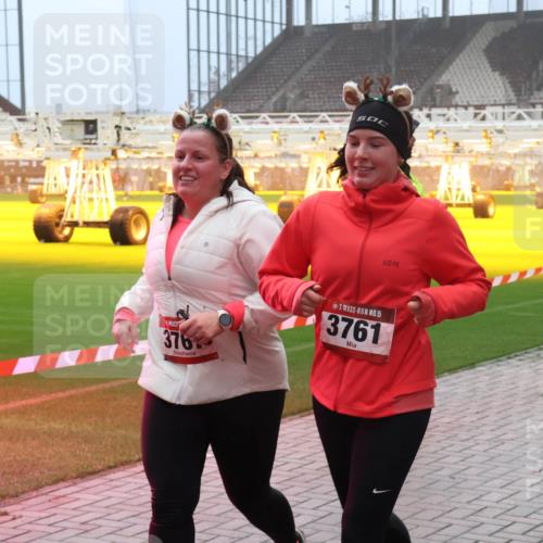 07.12.2025 - St. Pauli X-Mass-Run No. 15 Luisa Fischer http://msf.ph/oto/9382237 07.12.2025 10:12:24 Ziel 376, 15, 3761, 670, 756, 1389, 1526, 1687, 1688, 1833, 2177, 2906, 2909, 3085, 3761, 3767, 3870, 3909, 3932, 3935, 4658 meine-sportfotos.de