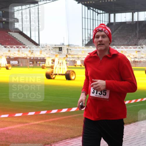 07.12.2025 - St. Pauli X-Mass-Run No. 15 Luisa Fischer http://msf.ph/oto/9382244 07.12.2025 11:21:56 Ziel 3135, 98, 105, 111, 232, 241, 1549, 1902, 1907, 1939, 2033, 2197, 2375, 2376, 2473, 2474, 2579, 2854, 2867, 3073, 3135, 3159, 3220, 3283 meine-sportfotos.de
