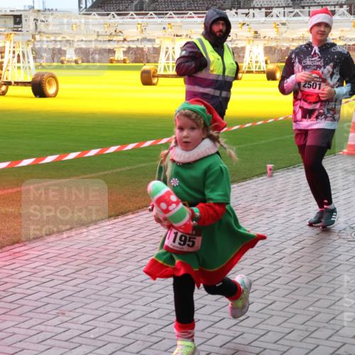 07.12.2025 - St. Pauli X-Mass-Run No. 15 Luisa Fischer http://msf.ph/oto/9382248 07.12.2025 10:48:37 Ziel 195, 2501, 282, 472, 513, 553, 577, 876, 1195, 1265, 1267, 1555, 2028, 2146, 2147, 2232, 2233, 2235, 2239, 2241, 2339, 2501, 2608, 2611, 2796, 2797, 2803, 3018, 3598, 4072, 4229, 4447, 4598, 4863 meine-sportfotos.de
