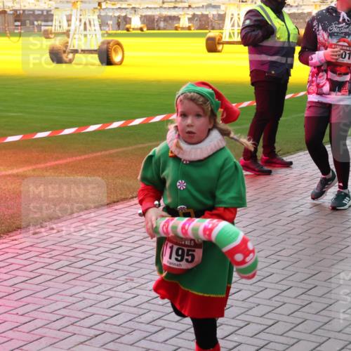 07.12.2025 - St. Pauli X-Mass-Run No. 15 Luisa Fischer http://msf.ph/oto/9382251 07.12.2025 10:48:38 Ziel 15, 195, 5, 01, 282, 472, 513, 553, 577, 633, 876, 1195, 1265, 1267, 1555, 2028, 2146, 2147, 2232, 2233, 2235, 2239, 2241, 2339, 2501, 2608, 2611, 2796, 2797, 2803, 3018, 3598, 4072, 4229, 4447, 4598, 4863 meine-sportfotos.de
