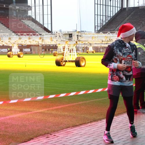 07.12.2025 - St. Pauli X-Mass-Run No. 15 Luisa Fischer http://msf.ph/oto/9382260 07.12.2025 10:48:39 Ziel 2501, 282, 472, 513, 553, 577, 633, 876, 1195, 1265, 1267, 1555, 2028, 2146, 2147, 2232, 2233, 2235, 2239, 2241, 2339, 2501, 2608, 2611, 2796, 2797, 2803, 3018, 3598, 4072, 4229, 4447, 4598, 4863 meine-sportfotos.de