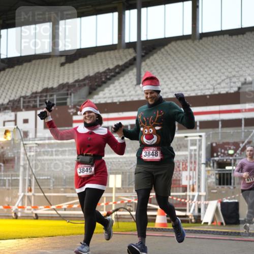 07.12.2025 - St. Pauli X-Mass-Run No. 15 Patografie http://msf.ph/oto/9382262 07.12.2025 10:21:12 Ziel 1326, 1386, 1407, 1898, 1900, 2173, 2565, 3062, 3384, 3540, 3541, 3848, 3849, 3984, 4117, 4338 meine-sportfotos.de