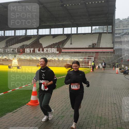 07.12.2025 - St. Pauli X-Mass-Run No. 15 Fabian Wolf http://msf.ph/oto/9382270 07.12.2025 10:09:42 Ziel 800, 1026, 1172, 1191 meine-sportfotos.de