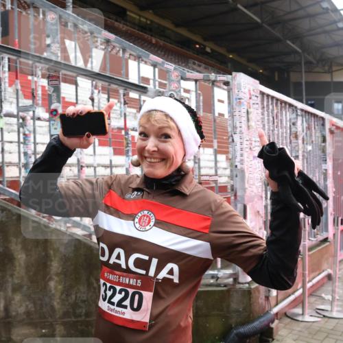 07.12.2025 - St. Pauli X-Mass-Run No. 15 Luisa Fischer http://msf.ph/oto/9382276 07.12.2025 11:22:15 Ziel 1910, 15, 3220, 98, 105, 111, 232, 241, 1284, 1297, 1549, 1775, 1779, 1902, 1904, 1907, 1939, 2033, 2197, 2473, 2474, 2579, 3073, 3159, 3474, 3475, 3820, 3821 meine-sportfotos.de