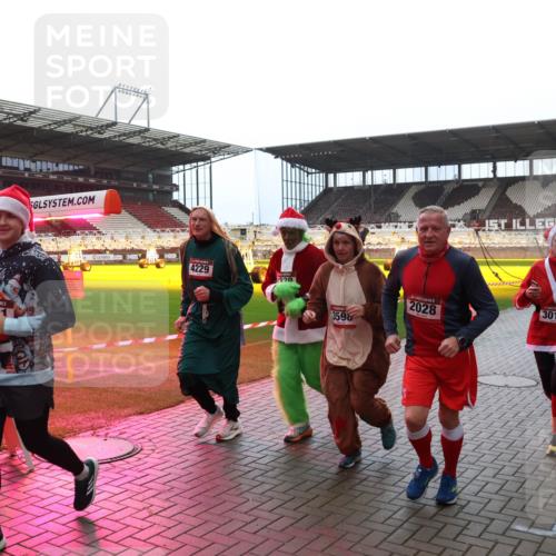 07.12.2025 - St. Pauli X-Mass-Run No. 15 Luisa Fischer http://msf.ph/oto/9382279 07.12.2025 10:48:42 Ziel 4229, 220, 3598, 2028, 3018, 876, 233, 282, 290, 472, 513, 553, 577, 633, 876, 935, 1195, 1265, 1267, 1515, 1516, 1517, 1521, 2028, 2146, 2147, 2232, 2233, 2235, 2239, 2241, 2339, 2501, 2608, 2611, 2796, 2797, 2803, 3018, 3598, 4229, 4447, 4598, 4863 meine-sportfotos.de