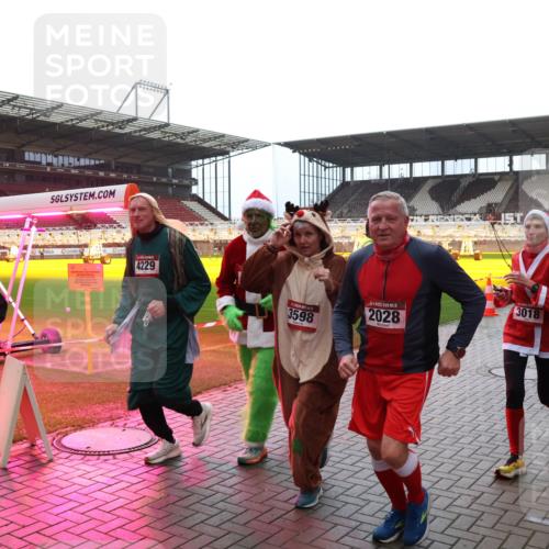 07.12.2025 - St. Pauli X-Mass-Run No. 15 Luisa Fischer http://msf.ph/oto/9382282 07.12.2025 10:48:42 Ziel 555555, 5, 2501, 4229, 2028, 3018, 3598, 876, 233, 282, 290, 472, 513, 553, 577, 633, 876, 935, 1195, 1265, 1267, 1515, 1516, 1517, 1521, 2028, 2146, 2147, 2232, 2233, 2235, 2239, 2241, 2339, 2501, 2608, 2611, 2796, 2797, 2803, 3018, 3598, 4229, 4447, 4598, 4863 meine-sportfotos.de