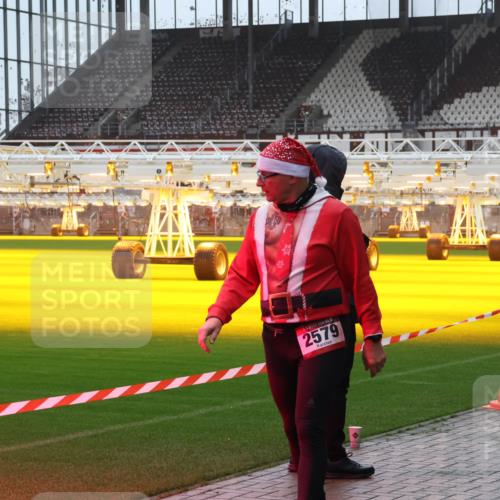 07.12.2025 - St. Pauli X-Mass-Run No. 15 Luisa Fischer http://msf.ph/oto/9382283 07.12.2025 11:22:20 Ziel 2579, 98, 105, 111, 232, 241, 1284, 1297, 1549, 1775, 1779, 1902, 1904, 1907, 1939, 2033, 2197, 2473, 2474, 3073, 3474, 3475, 3820, 3821 meine-sportfotos.de