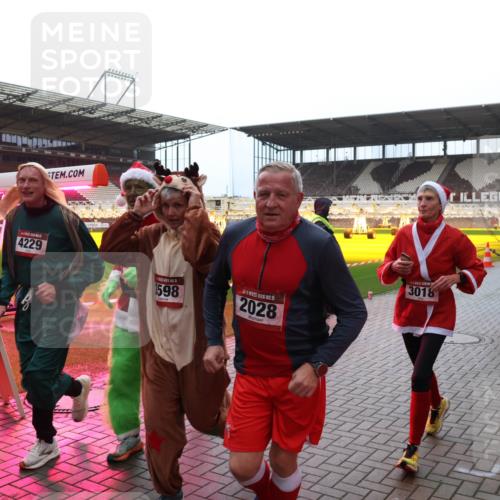 07.12.2025 - St. Pauli X-Mass-Run No. 15 Luisa Fischer http://msf.ph/oto/9382285 07.12.2025 10:48:42 Ziel 4229, 1598, 15, 2028, 3018, 76, 233, 282, 290, 472, 513, 553, 577, 633, 876, 935, 1195, 1265, 1267, 1515, 1516, 1517, 1521, 2028, 2146, 2147, 2232, 2233, 2235, 2239, 2241, 2339, 2501, 2608, 2611, 2796, 2797, 2803, 3018, 3598, 4229, 4447, 4598, 4863 meine-sportfotos.de