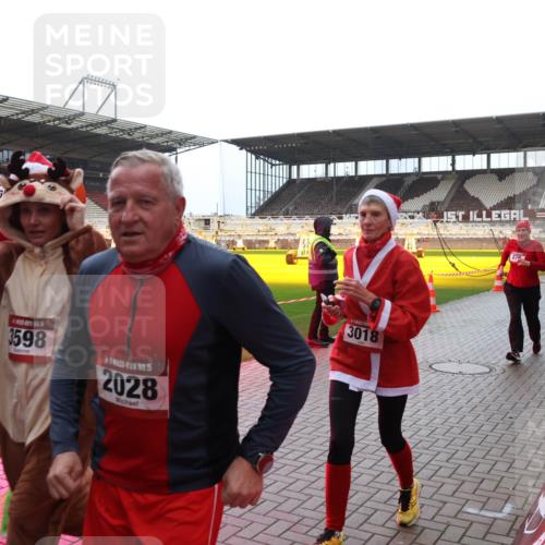 07.12.2025 - St. Pauli X-Mass-Run No. 15 Luisa Fischer http://msf.ph/oto/9382288 07.12.2025 10:48:43 Ziel 115, 9, 3598, 5, 2028, 3018, 233, 282, 290, 472, 513, 553, 577, 633, 876, 935, 1195, 1265, 1267, 1515, 1516, 1517, 1521, 2028, 2146, 2147, 2232, 2233, 2235, 2239, 2241, 2339, 2501, 2608, 2611, 2796, 2797, 2803, 3017, 3018, 3019, 3598, 4229, 4447, 4598, 4863 meine-sportfotos.de
