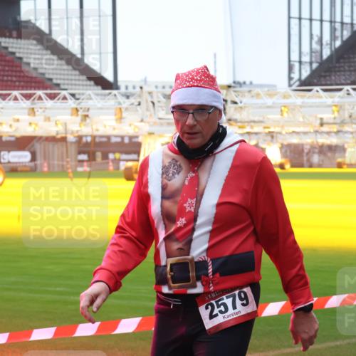 07.12.2025 - St. Pauli X-Mass-Run No. 15 Luisa Fischer http://msf.ph/oto/9382292 07.12.2025 11:22:22 Ziel 2579, 98, 105, 111, 1284, 1297, 1549, 1775, 1779, 1902, 1904, 1907, 1939, 2033, 2197, 2473, 2474, 3474, 3475, 3820, 3821 meine-sportfotos.de