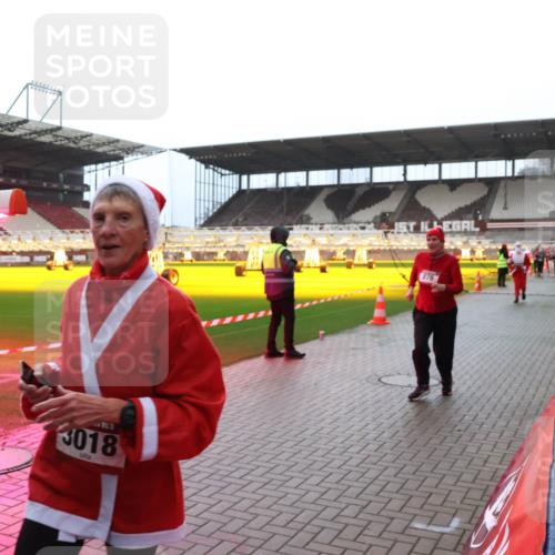 07.12.2025 - St. Pauli X-Mass-Run No. 15 Luisa Fischer http://msf.ph/oto/9382294 07.12.2025 10:48:43 Ziel 3018, 876, 233, 282, 290, 472, 513, 553, 577, 633, 876, 935, 1195, 1265, 1267, 1515, 1516, 1517, 1521, 2028, 2146, 2147, 2232, 2233, 2235, 2239, 2241, 2339, 2501, 2608, 2611, 2796, 2797, 2803, 3017, 3018, 3019, 3598, 4229, 4447, 4598, 4863 meine-sportfotos.de