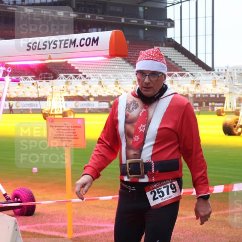 07.12.2025 - St. Pauli X-Mass-Run No. 15 Luisa Fischer http://msf.ph/oto/9382301 07.12.2025 11:22:23 Ziel 2579, 1284, 1297, 1549, 1775, 1779, 1902, 1904, 1907, 1939, 2033, 2197, 2473, 2474, 3474, 3475, 3820, 3821 meine-sportfotos.de