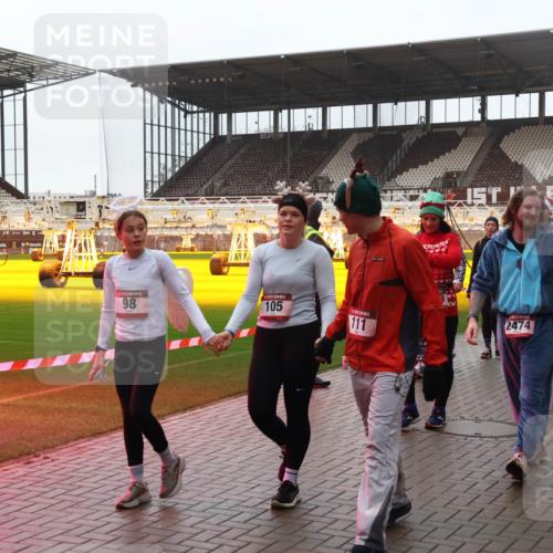 07.12.2025 - St. Pauli X-Mass-Run No. 15 Luisa Fischer http://msf.ph/oto/9382309 07.12.2025 11:22:28 Ziel 98, 105, 111, 2474, 2473, 1779, 1284, 1297, 1775, 1779, 1904, 1939, 2033, 2197, 2812, 3474, 3475, 3820, 3821 meine-sportfotos.de