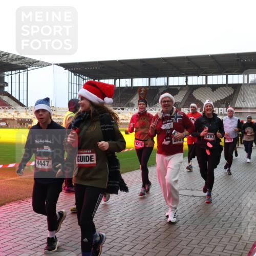 07.12.2025 - St. Pauli X-Mass-Run No. 15 Luisa Fischer http://msf.ph/oto/9382341 07.12.2025 10:48:59 Ziel 4447, 15, 1267, 2233, 2239, 233, 290, 577, 590, 592, 633, 876, 935, 1009, 1087, 1188, 1189, 1195, 1265, 1267, 1515, 1516, 1517, 1521, 1895, 2028, 2232, 2233, 2235, 2239, 2241, 2268, 2269, 2339, 2501, 2512, 2515, 2796, 2797, 2803, 3017, 3018, 3019, 3346, 3598, 4229, 4447, 4598 meine-sportfotos.de