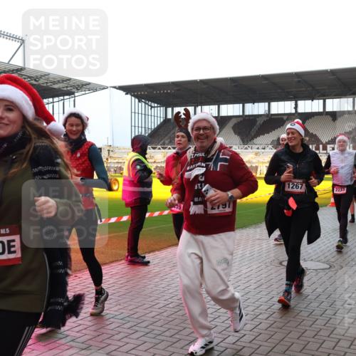 07.12.2025 - St. Pauli X-Mass-Run No. 15 Luisa Fischer http://msf.ph/oto/9382346 07.12.2025 10:48:59 Ziel 5, 4447, 15, 72221, 39, 1267, 2233, 4598, 233, 290, 577, 590, 592, 633, 876, 935, 1009, 1087, 1188, 1189, 1195, 1265, 1267, 1515, 1516, 1517, 1521, 1895, 2028, 2232, 2233, 2235, 2239, 2241, 2268, 2269, 2339, 2501, 2512, 2515, 2796, 2797, 2803, 3017, 3018, 3019, 3346, 3598, 4229, 4447, 4598 meine-sportfotos.de