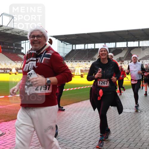07.12.2025 - St. Pauli X-Mass-Run No. 15 Luisa Fischer http://msf.ph/oto/9382349 07.12.2025 10:49:00 Ziel 2235, 2797, 1267, 2233, 633, 4598, 577, 233, 290, 577, 590, 592, 633, 876, 935, 1009, 1087, 1188, 1189, 1195, 1265, 1267, 1515, 1516, 1517, 1521, 1895, 2028, 2232, 2233, 2235, 2239, 2241, 2268, 2269, 2339, 2501, 2512, 2515, 2796, 2797, 2803, 3017, 3018, 3019, 3346, 3598, 4229, 4447, 4598 meine-sportfotos.de