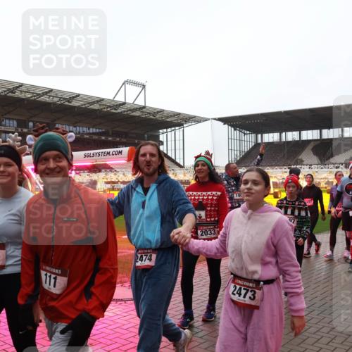 07.12.2025 - St. Pauli X-Mass-Run No. 15 Luisa Fischer http://msf.ph/oto/9382362 07.12.2025 11:22:31 Ziel 1, 15, 105, 111, 2474, 2033, 190, 15, 2473, 907, 241, 232, 4775, 1779, 1284, 1297, 1775, 1779, 1904, 1939, 2812, 3474, 3475, 3820, 3821 meine-sportfotos.de