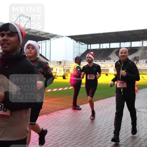 07.12.2025 - St. Pauli X-Mass-Run No. 15 Luisa Fischer http://msf.ph/oto/9382381 07.12.2025 10:49:04 Ziel 4590, 935, 577, 233, 290, 379, 577, 590, 592, 633, 876, 935, 1009, 1019, 1087, 1188, 1189, 1265, 1267, 1515, 1516, 1517, 1521, 1895, 2028, 2232, 2233, 2235, 2239, 2241, 2268, 2269, 2339, 2501, 2512, 2515, 2796, 2797, 2803, 3017, 3018, 3019, 3346, 3598, 4229, 4447, 4598 meine-sportfotos.de