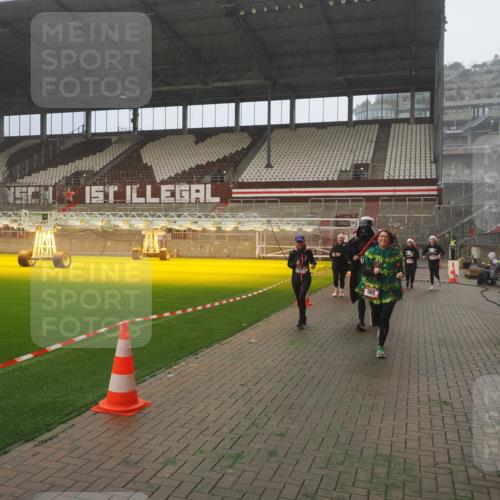 07.12.2025 - St. Pauli X-Mass-Run No. 15 Fabian Wolf http://msf.ph/oto/9382383 07.12.2025 10:09:57 Ziel 989, 1026, 1256, 1257, 1678, 2502, 2504, 2560, 3245, 3246, 3410, 3411 meine-sportfotos.de
