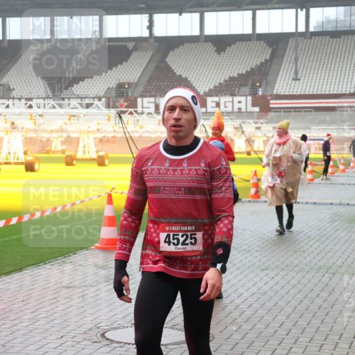 07.12.2025 - St. Pauli X-Mass-Run No. 15 Luisa Fischer http://msf.ph/oto/9382395 07.12.2025 10:12:29 Ziel 15, 1688, 151, 6666666, 15, 4525, 670, 756, 1072, 1074, 1077, 1389, 1526, 1687, 1688, 1833, 2177, 2906, 2909, 3085, 3761, 3767, 3870, 3909, 3932, 3935, 4658 meine-sportfotos.de