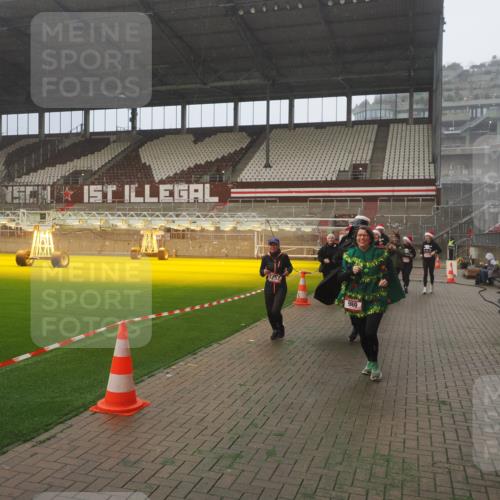 07.12.2025 - St. Pauli X-Mass-Run No. 15 Fabian Wolf http://msf.ph/oto/9382403 07.12.2025 10:09:57 Ziel 989, 1026, 1256, 1257, 1678, 2502, 2504, 2560, 3245, 3246, 3410, 3411 meine-sportfotos.de