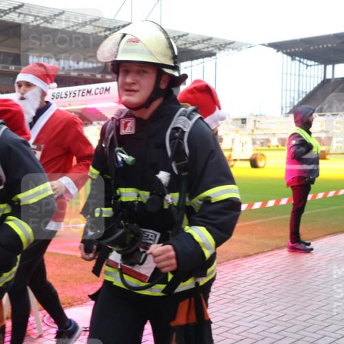 07.12.2025 - St. Pauli X-Mass-Run No. 15 Luisa Fischer http://msf.ph/oto/9382414 07.12.2025 10:49:09 Ziel 233, 290, 379, 577, 590, 592, 633, 876, 935, 1009, 1019, 1087, 1164, 1166, 1188, 1189, 1265, 1267, 1515, 1516, 1517, 1521, 1895, 2232, 2233, 2235, 2239, 2241, 2268, 2269, 2512, 2515, 2796, 2797, 2803, 3017, 3019, 3346, 4447, 4598 meine-sportfotos.de