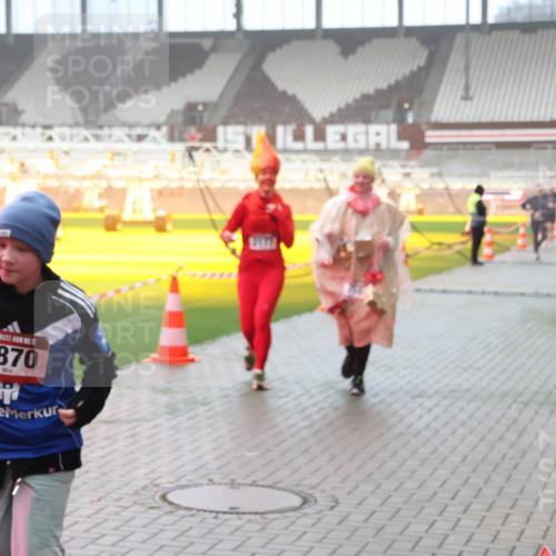 07.12.2025 - St. Pauli X-Mass-Run No. 15 Luisa Fischer http://msf.ph/oto/9382416 07.12.2025 10:12:31 Ziel 3870, 2177, 670, 756, 1070, 1072, 1074, 1077, 1389, 1526, 1687, 1688, 1833, 2177, 2906, 2909, 3085, 3761, 3767, 3870, 3909, 3932, 3935, 4658 meine-sportfotos.de