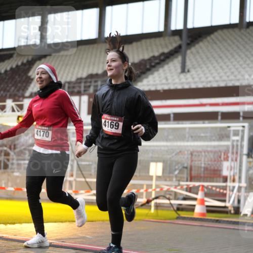 07.12.2025 - St. Pauli X-Mass-Run No. 15 Patografie http://msf.ph/oto/9382418 07.12.2025 10:21:26 Ziel 149, 270, 1326, 2173, 2927, 2997, 3062, 3091, 3384, 3540, 3541, 3848, 3849, 3988, 4117, 4158, 4169, 4170 meine-sportfotos.de