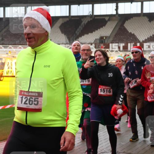 07.12.2025 - St. Pauli X-Mass-Run No. 15 Luisa Fischer http://msf.ph/oto/9382422 07.12.2025 10:49:11 Ziel 15, 1265, 20, 20, 3019, 1516, 151, 100, 1521, 2209, 233, 290, 379, 577, 590, 592, 633, 935, 1009, 1019, 1087, 1164, 1166, 1188, 1189, 1265, 1267, 1515, 1516, 1517, 1521, 1895, 2232, 2233, 2235, 2239, 2241, 2268, 2269, 2512, 2515, 2796, 2797, 2803, 3017, 3019, 3346, 4447, 4598 meine-sportfotos.de