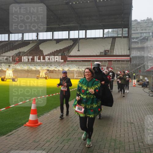 07.12.2025 - St. Pauli X-Mass-Run No. 15 Fabian Wolf http://msf.ph/oto/9382432 07.12.2025 10:09:58 Ziel 989, 1026, 1256, 1257, 1678, 2502, 2504, 2560, 3245, 3246, 3410, 3411 meine-sportfotos.de