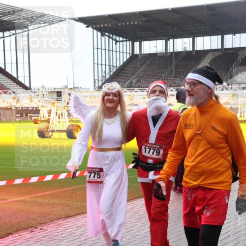 07.12.2025 - St. Pauli X-Mass-Run No. 15 Luisa Fischer http://msf.ph/oto/9382439 07.12.2025 11:22:38 Ziel 15, 1775, 15, 1779, 1284, 1297, 1349, 1391, 1431, 1775, 1779, 1904, 2550, 2557, 2812, 2985, 3127, 3474, 3475, 3820, 3821 meine-sportfotos.de