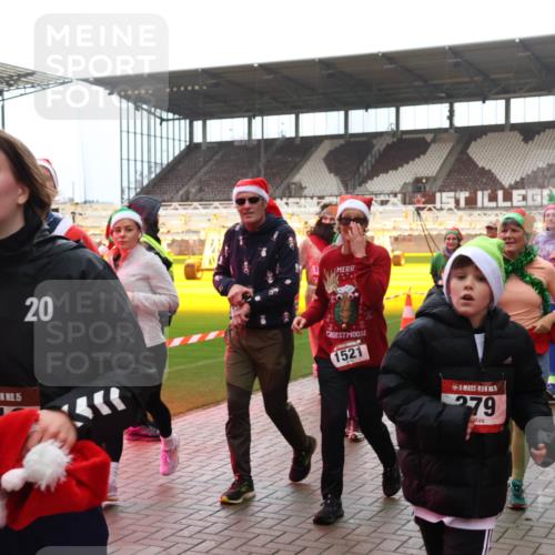07.12.2025 - St. Pauli X-Mass-Run No. 15 Luisa Fischer http://msf.ph/oto/9382442 07.12.2025 10:49:13 Ziel 20, 15, 15, 1521, 279, 2515, 2397, 233, 290, 379, 577, 590, 592, 633, 935, 1009, 1019, 1087, 1155, 1164, 1166, 1188, 1189, 1265, 1267, 1515, 1516, 1517, 1521, 1895, 2232, 2233, 2235, 2239, 2241, 2268, 2269, 2512, 2515, 2796, 2797, 2803, 3017, 3019, 3346, 3369, 4447, 4598 meine-sportfotos.de