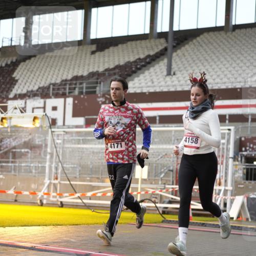 07.12.2025 - St. Pauli X-Mass-Run No. 15 Patografie http://msf.ph/oto/9382444 07.12.2025 10:21:29 Ziel 149, 270, 1326, 2927, 2997, 3062, 3091, 3384, 3540, 3541, 3988, 4117, 4158, 4169, 4170 meine-sportfotos.de