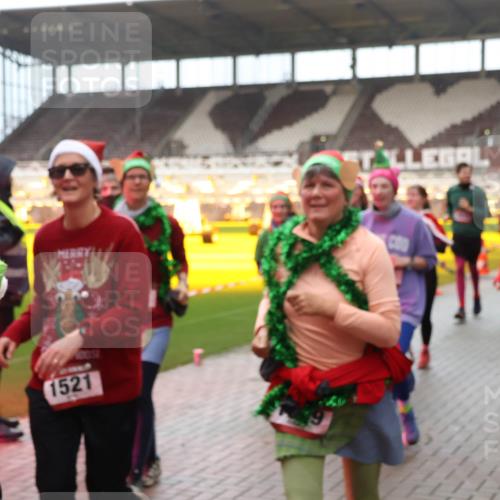 07.12.2025 - St. Pauli X-Mass-Run No. 15 Luisa Fischer http://msf.ph/oto/9382452 07.12.2025 10:49:14 Ziel 1521, 101, 233, 290, 379, 577, 590, 592, 633, 935, 1009, 1019, 1087, 1155, 1164, 1166, 1188, 1189, 1265, 1267, 1515, 1516, 1517, 1521, 1895, 2232, 2233, 2235, 2239, 2241, 2268, 2269, 2512, 2515, 2796, 2797, 2803, 3017, 3019, 3346, 3369, 4447, 4598 meine-sportfotos.de