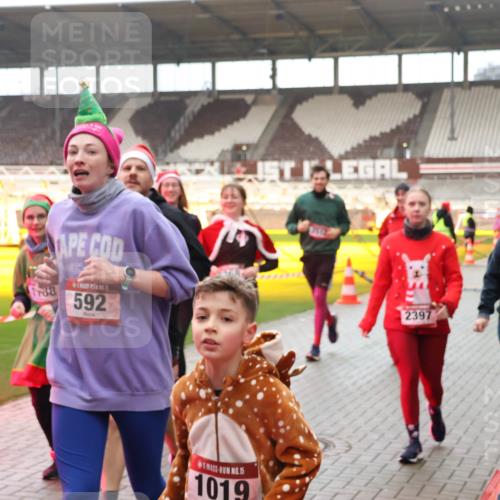 07.12.2025 - St. Pauli X-Mass-Run No. 15 Luisa Fischer http://msf.ph/oto/9382462 07.12.2025 10:49:15 Ziel 188, 592, 15, 1019, 2397, 1566, 233, 290, 379, 577, 590, 592, 633, 935, 1009, 1019, 1087, 1155, 1164, 1166, 1188, 1189, 1265, 1267, 1515, 1516, 1517, 1521, 1895, 2232, 2233, 2235, 2239, 2241, 2268, 2269, 2512, 2515, 2796, 2797, 2803, 3017, 3019, 3346, 3369, 4447, 4598 meine-sportfotos.de