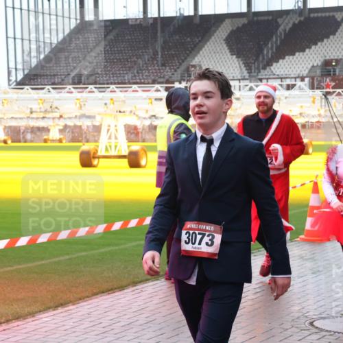 07.12.2025 - St. Pauli X-Mass-Run No. 15 Luisa Fischer http://msf.ph/oto/9382465 07.12.2025 11:22:45 Ziel 15, 3073, 1022, 7607, 520, 1284, 1297, 1349, 1391, 1431, 1775, 1779, 1904, 2550, 2557, 2812, 2985, 3127, 3474, 3475, 3820, 3821 meine-sportfotos.de