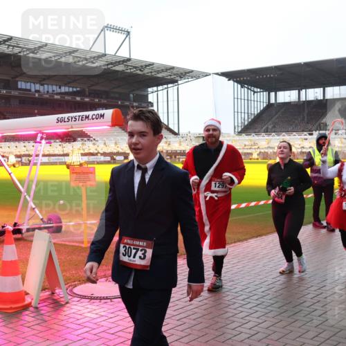 07.12.2025 - St. Pauli X-Mass-Run No. 15 Luisa Fischer http://msf.ph/oto/9382477 07.12.2025 11:22:48 Ziel 15, 3073, 1297, 1939, 520, 1018, 1284, 1349, 1391, 1431, 1775, 1779, 1904, 2550, 2557, 2812, 2985, 3127, 3474, 3475, 3820, 3821 meine-sportfotos.de