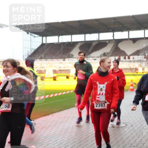 07.12.2025 - St. Pauli X-Mass-Run No. 15 Luisa Fischer http://msf.ph/oto/9382478 07.12.2025 10:49:17 Ziel 2269, 2268, 2512, 2397, 1566, 191, 194, 233, 290, 379, 471, 577, 590, 592, 633, 935, 1009, 1019, 1087, 1155, 1164, 1166, 1188, 1189, 1265, 1267, 1515, 1516, 1517, 1521, 1895, 2232, 2233, 2235, 2239, 2241, 2268, 2269, 2512, 2515, 2796, 2797, 2921, 2933, 3017, 3019, 3346, 3369, 4447, 4598 meine-sportfotos.de