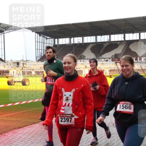 07.12.2025 - St. Pauli X-Mass-Run No. 15 Luisa Fischer http://msf.ph/oto/9382486 07.12.2025 10:49:18 Ziel 2512, 2397, 1566, 191, 194, 233, 290, 379, 471, 577, 590, 592, 633, 935, 1009, 1019, 1087, 1155, 1164, 1166, 1188, 1189, 1267, 1515, 1516, 1517, 1521, 1895, 2232, 2233, 2235, 2239, 2241, 2268, 2269, 2512, 2515, 2796, 2797, 2921, 2933, 3017, 3019, 3346, 3369, 4447, 4598 meine-sportfotos.de