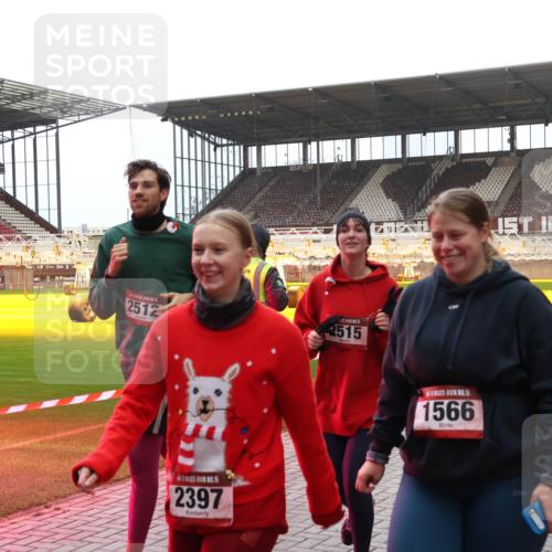 07.12.2025 - St. Pauli X-Mass-Run No. 15 Luisa Fischer http://msf.ph/oto/9382487 07.12.2025 10:49:19 Ziel 2512, 2397, 2515, 15, 1566, 3369, 191, 194, 233, 290, 379, 471, 577, 590, 592, 633, 935, 1009, 1019, 1087, 1155, 1164, 1166, 1188, 1189, 1370, 1515, 1516, 1517, 1521, 1895, 2232, 2233, 2235, 2239, 2241, 2268, 2269, 2512, 2515, 2796, 2921, 2933, 3017, 3019, 3346, 3369, 4447, 4598 meine-sportfotos.de