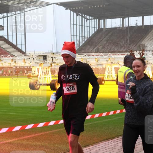07.12.2025 - St. Pauli X-Mass-Run No. 15 Luisa Fischer http://msf.ph/oto/9382488 07.12.2025 10:12:48 Ziel 3, 18, 287, 15, 528, 152, 756, 1070, 1072, 1074, 1077, 1389, 1526, 1687, 1688, 1833, 2177, 2758, 2760, 2770, 3428, 3514, 3585, 3799, 3834, 3836, 3870, 3932, 4658 meine-sportfotos.de