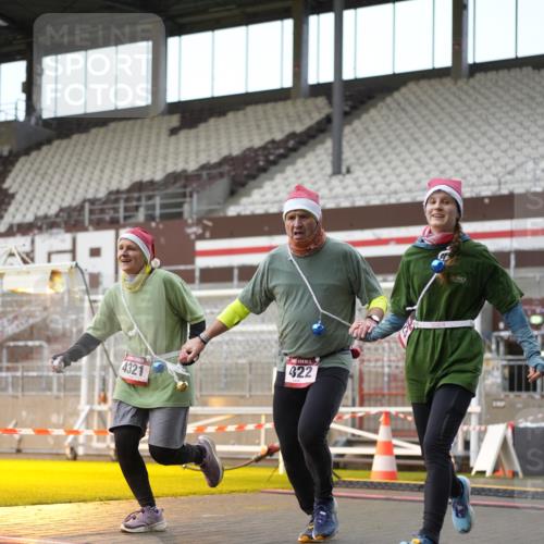 07.12.2025 - St. Pauli X-Mass-Run No. 15 Patografie http://msf.ph/oto/9382489 07.12.2025 10:21:52 Ziel 1488, 2944, 2945, 3999, 4000, 4321, 4322, 4323, 4415 meine-sportfotos.de