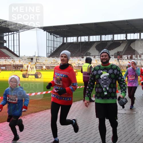 07.12.2025 - St. Pauli X-Mass-Run No. 15 Luisa Fischer http://msf.ph/oto/9382515 07.12.2025 11:22:56 Ziel 2985, 520, 2557, 2550, 520, 1018, 1349, 1391, 1431, 2550, 2557, 2812, 2985, 3127, 3474, 3475, 3820, 3821 meine-sportfotos.de