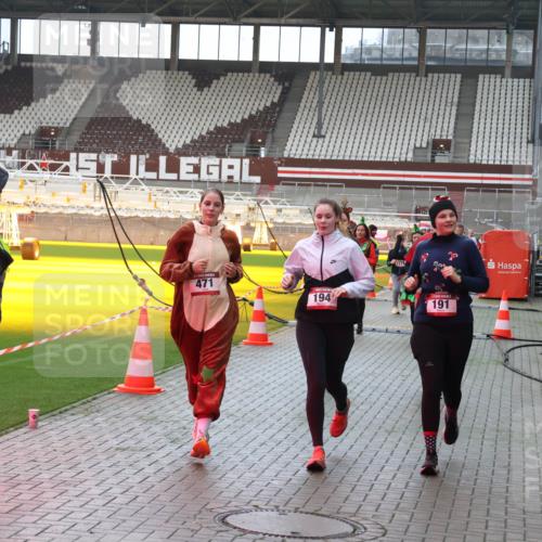 07.12.2025 - St. Pauli X-Mass-Run No. 15 Luisa Fischer http://msf.ph/oto/9382524 07.12.2025 10:49:36 Ziel 471, 194, 1274, 191, 191, 194, 379, 471, 590, 592, 890, 1019, 1155, 1164, 1166, 1188, 1189, 1273, 1274, 1370, 1372, 1663, 1895, 2268, 2269, 2299, 2301, 2421, 2512, 2515, 2764, 2765, 2921, 2933, 3366, 3369 meine-sportfotos.de