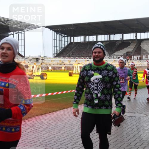 07.12.2025 - St. Pauli X-Mass-Run No. 15 Luisa Fischer http://msf.ph/oto/9382525 07.12.2025 11:22:56 Ziel 520, 57, 75, 2550, 520, 1018, 1349, 1391, 1431, 2550, 2557, 2812, 2985, 3127, 3474, 3475, 3820, 3821 meine-sportfotos.de