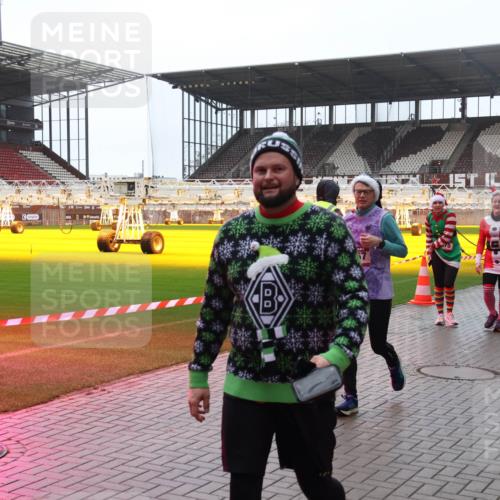 07.12.2025 - St. Pauli X-Mass-Run No. 15 Luisa Fischer http://msf.ph/oto/9382527 07.12.2025 11:22:57 Ziel 00, 2550, 520, 1018, 1349, 1391, 1431, 2550, 2557, 2812, 2985, 3127, 3474, 3475, 3820, 3821 meine-sportfotos.de